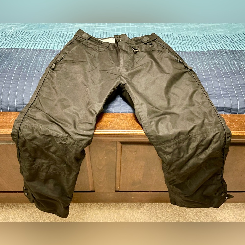 Awesome snow ❄️ pants! 🖤